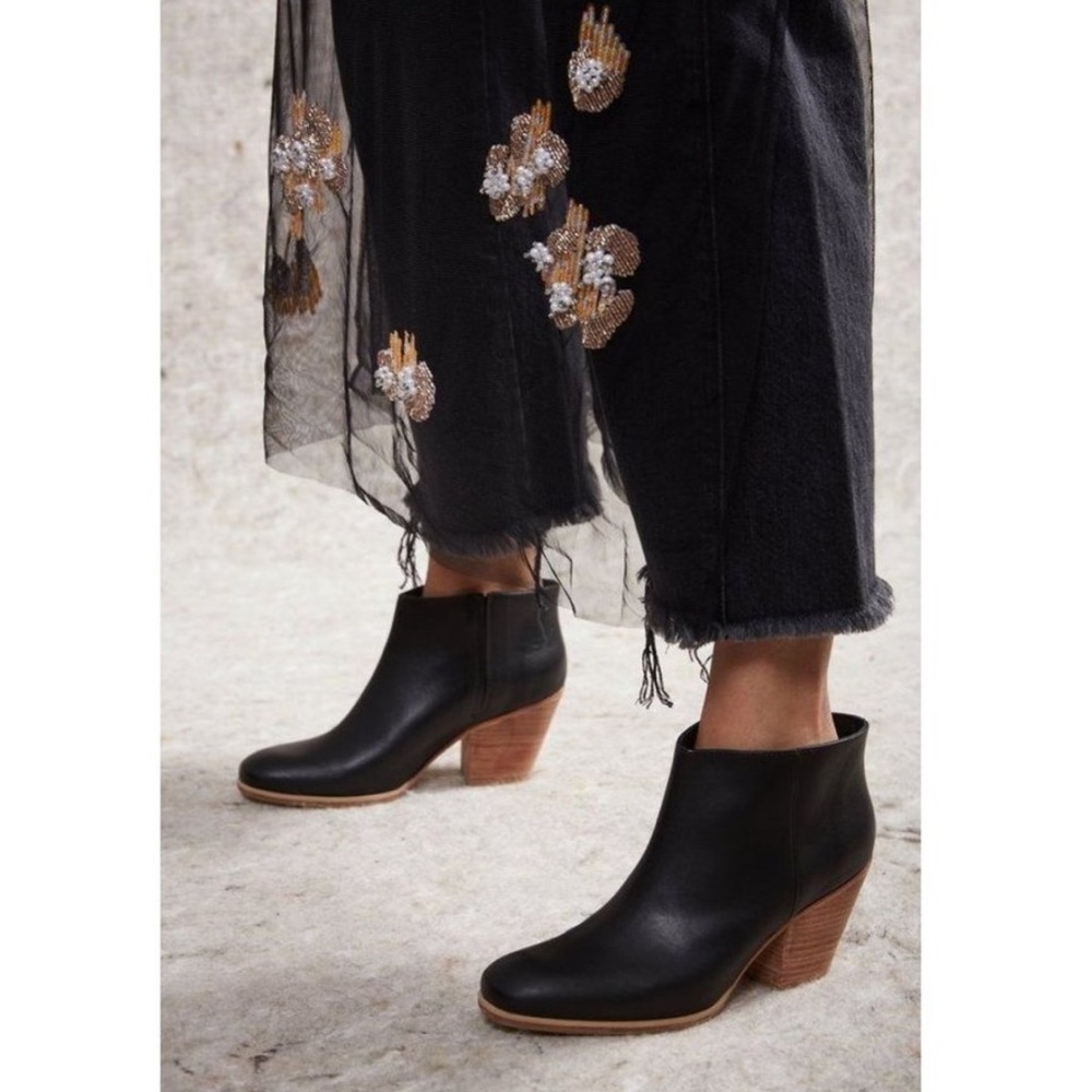 Rachel Comey Mars leather ankle booties boots 6 black